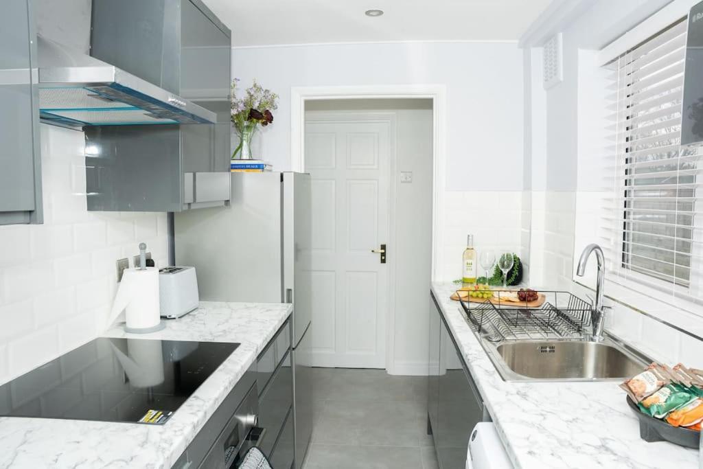 Stylish Home In York - Free Wifi & Parking - Close To Racecourse & City Centre Exterior foto
